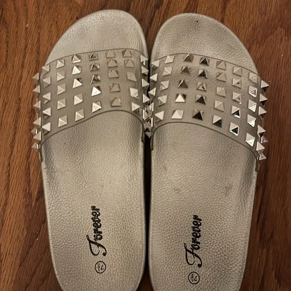 Forever 21 flip flops - Picture 7 of 7